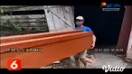 Di tengah wabah pandemi Covid-19, menjadi peluang usaha bagi pengusaha mebel di Jalan Raya Menur Surabaya. Usaha mebel yang awalnya memproduksi perabot rumah tangga, kini kebanjiran order membuat peti jenazah pasien Covid-19.