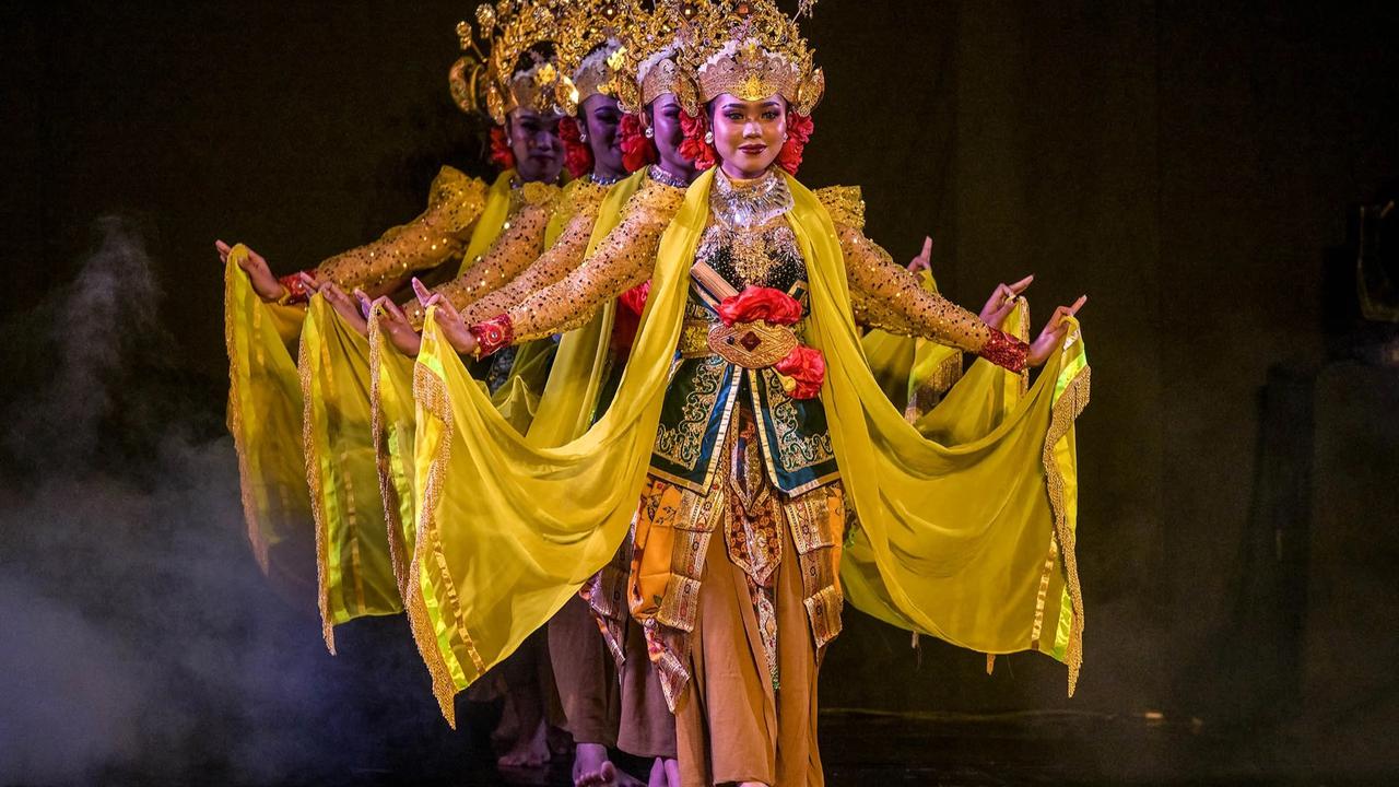 FOTO: Wayang Topeng Panji Hadirkan Pesona Tradisi di Taman Budaya Surabaya