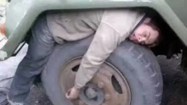 7 Potret Cara Sopir Truk Tidur dalam Perjalanan Ini Bikin Geleng Kepala
