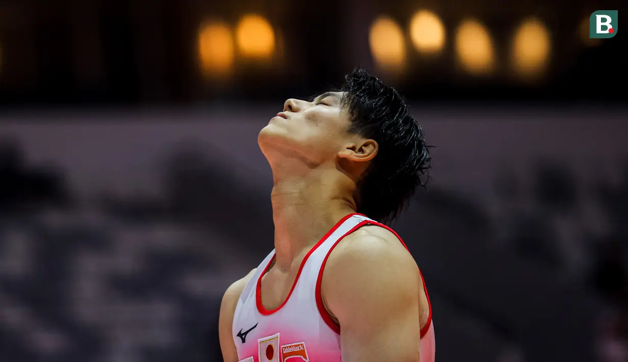 Pesenam putra Jepang, Daiki Hashimoto bersiap dalam nomor kuda pelana pada babak kualifikasi Kejuaraan Dunia Gimnastik 2025 di Indonesia Arena, Senayan, Jakarta, Minggu (19/10/2025). (Bola.com/Bagaskara Lazuardi)