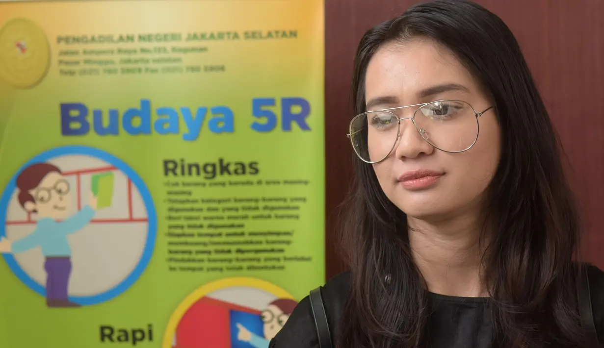 Kabar kandasnya kisah cinta pesinetron Mutiara itu diungkapkan saat ditemui di kawasan Ampera Jakarta Selatan, Kamis (9/11/2017). Sambil malu-malu ia mengungkapkan statusnya jomblo bahagia. (Nurwahyunan/Bintang.com)