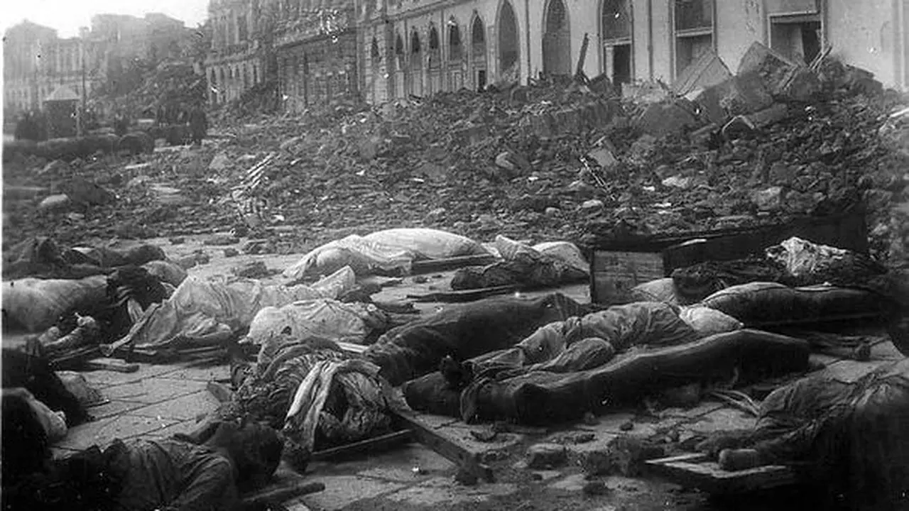 Korban tewas usai gempa di Messina, Sisilia, Italia 28 Desember 1908 (Luca Comerio / Wikimedia Commons)