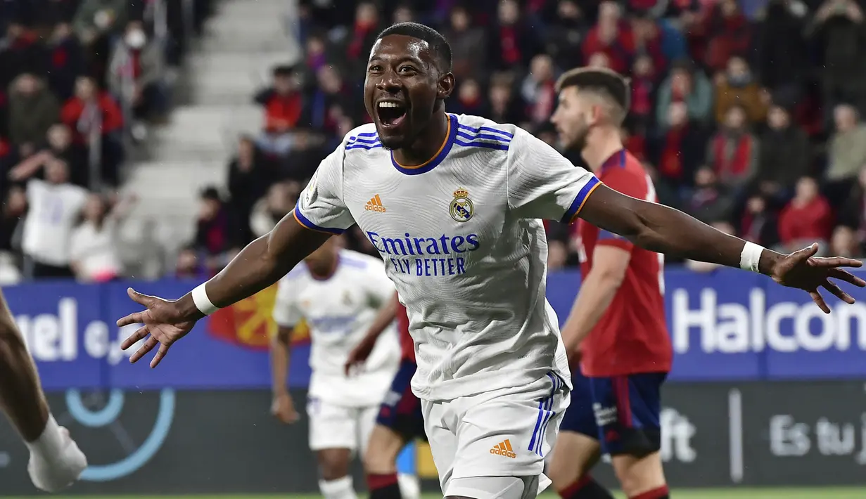 Real Madrid sudah unggul 1-0 lewat David Alaba pada menit ke-12 usai memanfaatkan umpan Karim Benzema. (AP/Alvaro Barrientos)