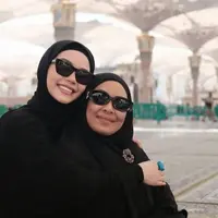 Momen Alyssa Daguise Umrah Bersama Ibu. (instagram/alyssadaguise)