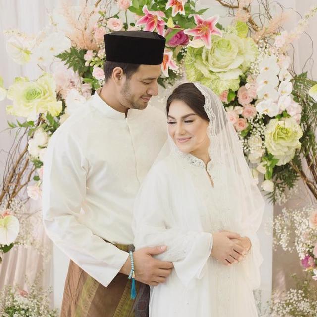 Ammar Zoni Dan Irish Bella Menangis Jelang Hari Pernikahannya News Entertainment Fimela Com