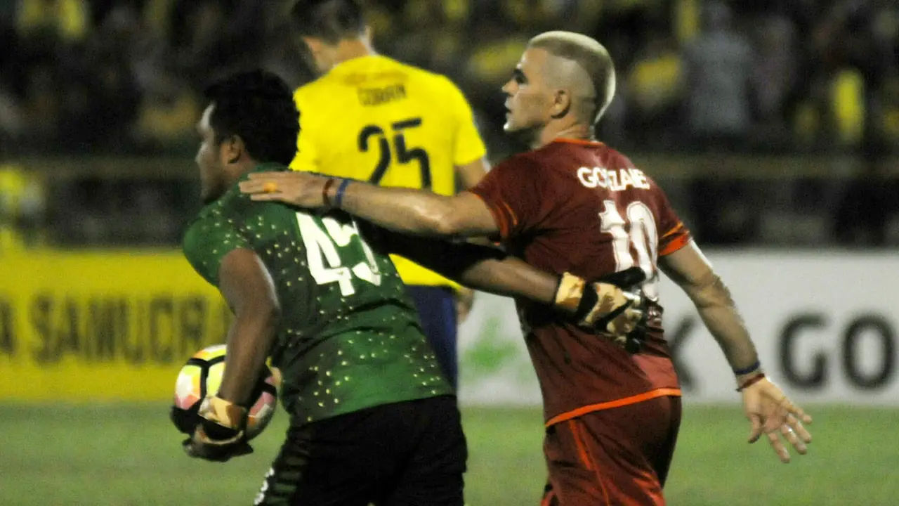 Aji Saka dan Cristian Gonzales