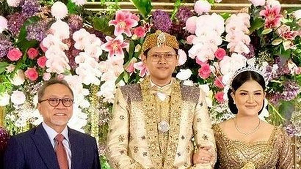 Selain itu, hadir pula Menteri Perdagangan Zulkifli Hasan pada acara pernikahan Ditya dan Natasha. Hal ini terlihat dari unggahannya di akun media sosial miliknya.<br>