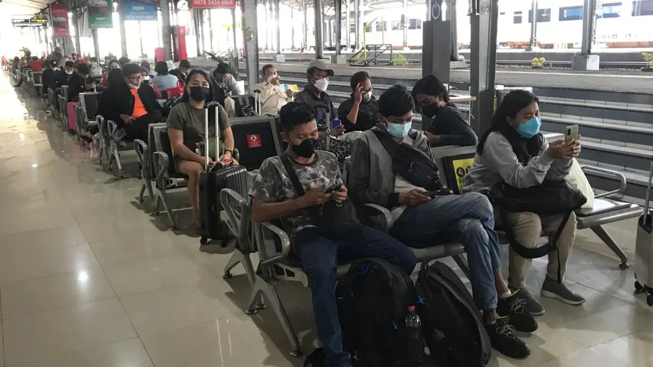 Ilustrasi foto para penumpung KA