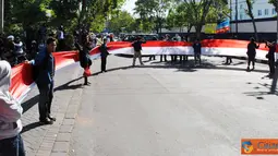 Aksi Arak-arakan Bendera Merah Putih