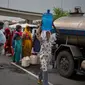 Pemerintah kota setempat telah memberikan sejumlah bantuan diantaranya, pengadaan air bersih bagi para pengungsi. (AP Photo/Altaf Qadri)