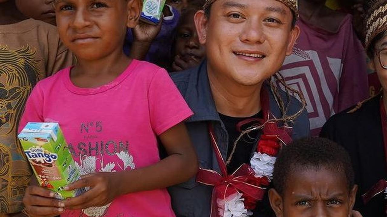 Potret Bobon saat sedang jalani program Kuali Merah Putih (KMP) di salah satu desa di Papua. <br>
