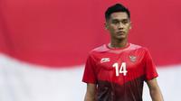 Gelandang Indonesia, Septian David, saat melawan Uni Emirat Arab (UEA) pada Asian Games di Stadion Wibawa Mukti, Jawa Barat, Jumat (24/8/2018). Indonesia kalah adu penalti dari UEA. (Bola.com/Vitalis Yogi Trisna)