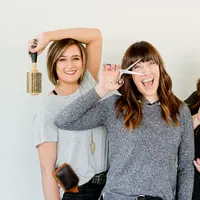 ilustrasi self-care di rumah dengan salon home service (Foto: unsplash/Adam Winger)