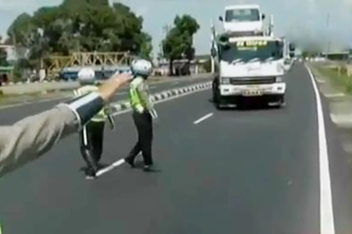 Truk Dikandangkan