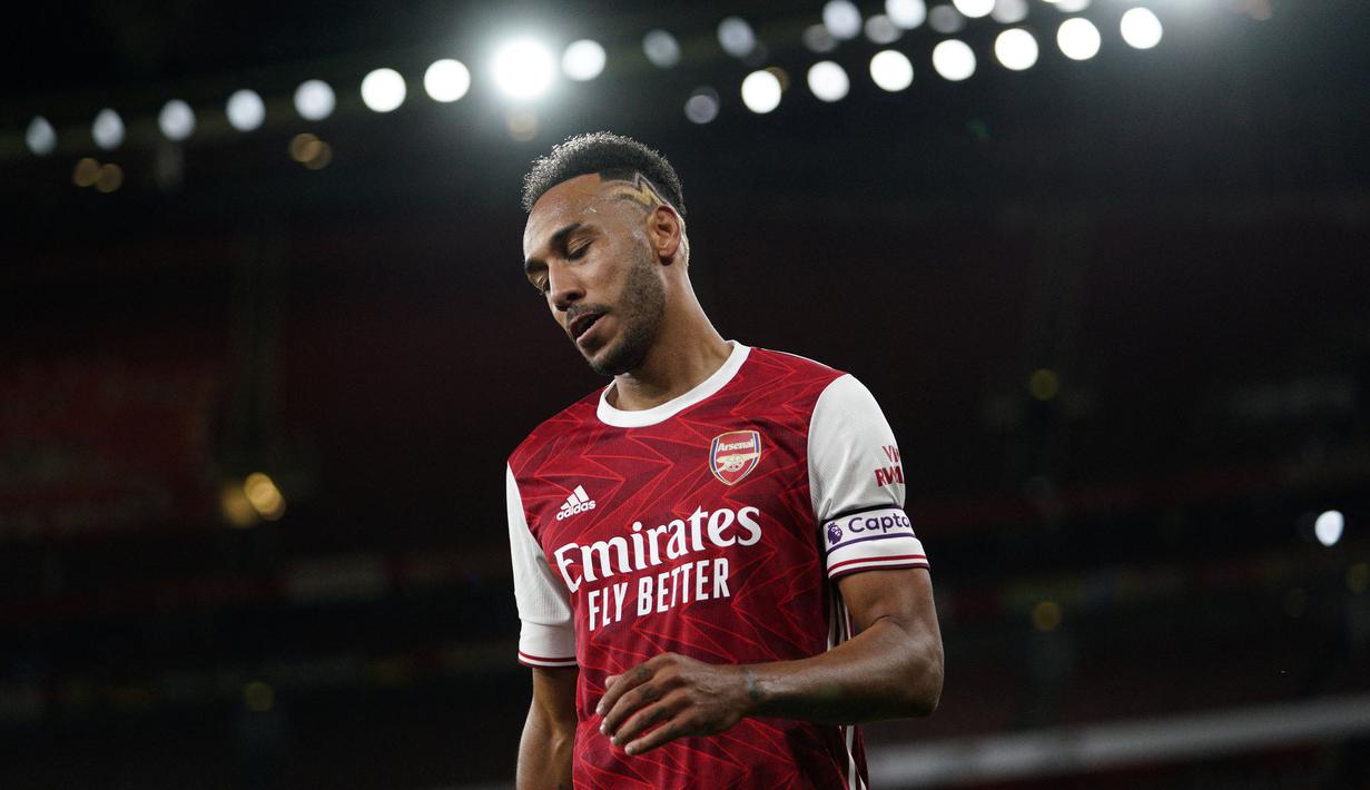 Pierre-Emerick Aubameyang tercatat beberapa kali melakukan tindakan indisipliner. Namun, kasusnya yang terakhir membuat Mikel Arteta berang dan berujung pencopotan jabatan kaptennya. Ia juga dicoret dari daftar skuat dan saat ini dikabarkan diambang pintu keluar The Gunners. (AFP/Pool/Will Oliver)