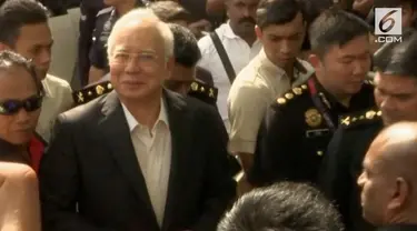 Mantan Perdana Menteri Malaysia Najib Razak kembali diperiksa Komisi Anti-Korupsi (MACC) pada hari ini. Sebelumnya, tepatnya pada hari Selasa, 22 Mei lalu, pria berusia 64 tahun itu juga telah diinterogasi MACC.