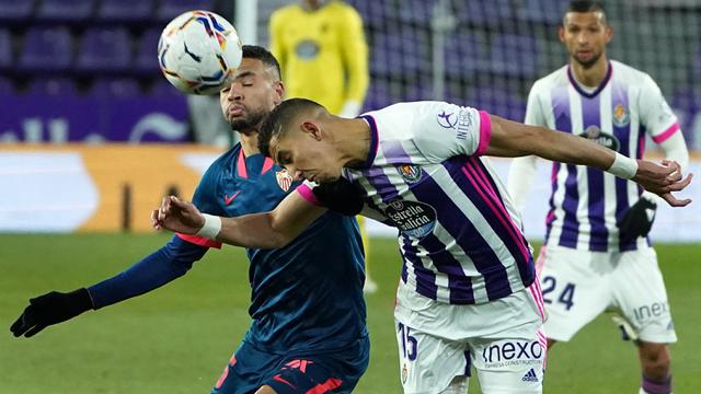 FOTO: Kiper Cetak Gol, Sevilla Imbangi Valladolid 1-1 - Jawad El Yamiq; Lucas Ocampos