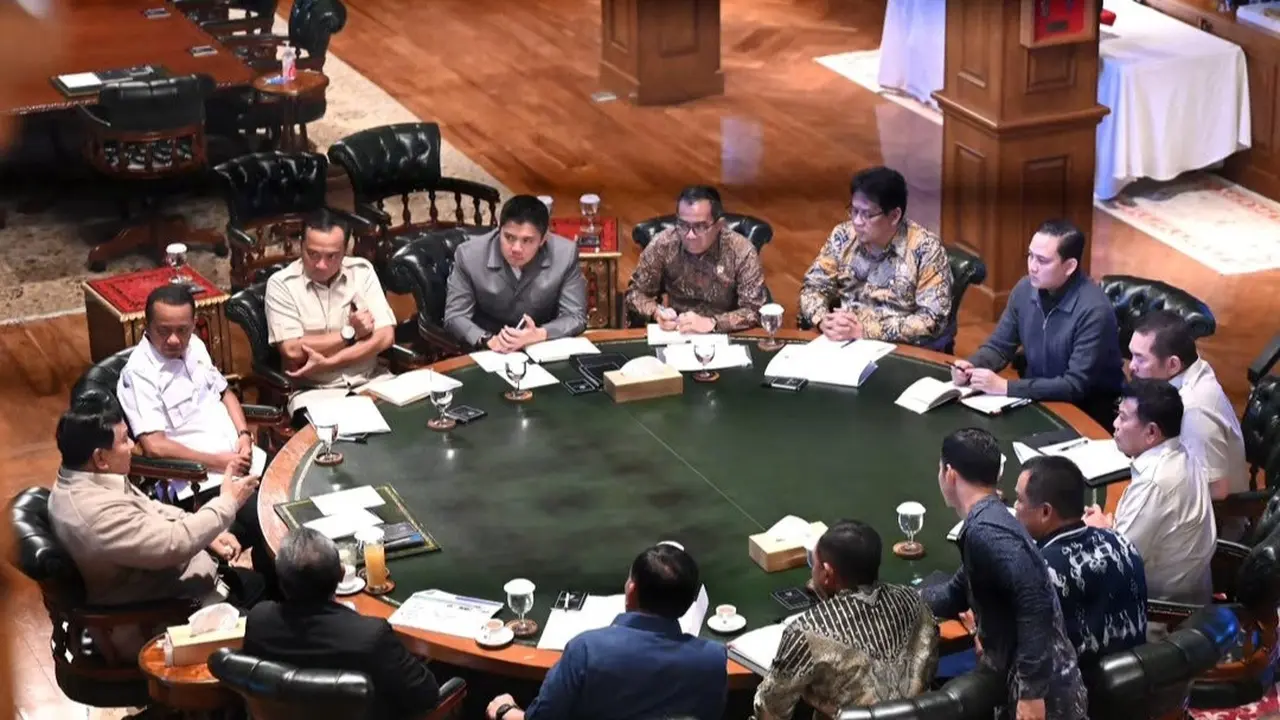 Presiden Prabowo Subianto memanggil sejumlah anggota Kabinet Merah Putih ke kediaman pribadinya di Hambalang, Bogor, Jawa Barat, Minggu (25/1/2026).