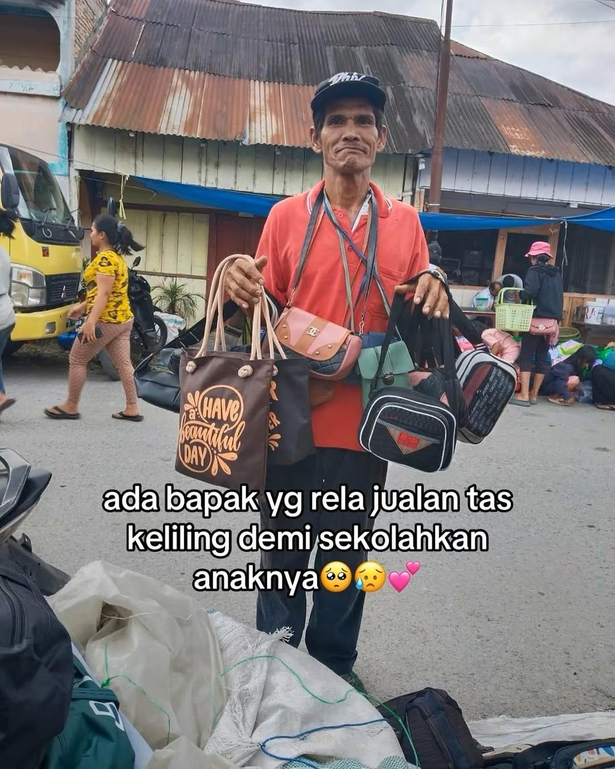 Perjuangan Seorang Ayah Jualan Tas Keliling Demi Sekolahkan Putrinya Jadi Sarjana