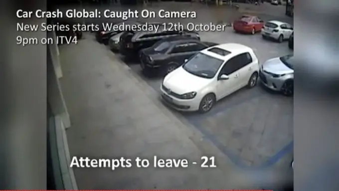 [Bintang] Usai 21 Kali Tabrak Mobil Orang, Supir Ini Berhasil Keluar Parkir