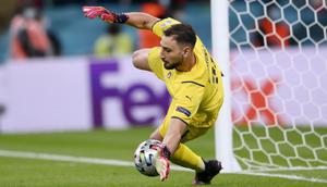 Gianluigi Donnarumma - Kiper 22 tahun ini sukses menggagalkan penalti Alvaro Morata sekaligus memastikan Italia mendapatkan satu tiket di final. Selain itu ia juga berhasil membuat tiga penyelamatan penting sepanjang laga. (Foto:AP/Laurence Griffiths,Pool)
