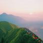 Meski dianggap hanya untuk pendaki pemula, Gunung Andong menyajikan hamparan pemandangan puncak yang menakjubkan. (Liputan6.com/ Andi Jatmiko)