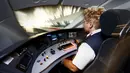 Siegrid Zscherneck masinis kereta api ICE saat berada didalam ruang kendali kereta api ICE di Stasiun Kereta Api, Jerman, Kamis (23/7). Kereta api cepat dengan rute Amsterdam ke beberapa kota di Jerman dan Switzerland. (REUTERS/Kai Pfaffenbach)
