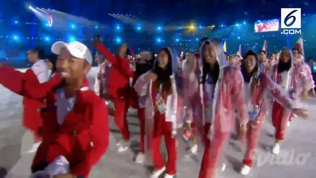 VIDEO: Memakai Jas Hujan, Para Atlet Ikuti Closing Asian Games