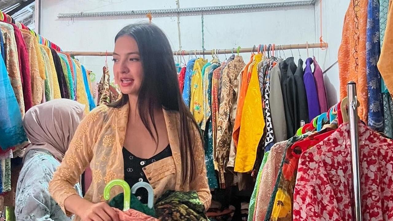 Potret Raline Shah Asyik Belanja Kain Batik di Pasar Tradisional, Disebut Punya Aura Mahal dan Elegan