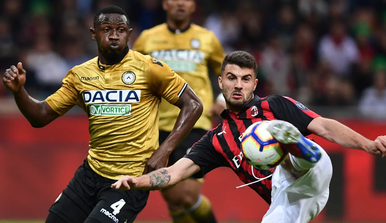Patrick Cutrone. Striker Italia berusia 24 tahun milik Wolverhampton yang musim ini dipinjamkan ke Empoli ini pernah memperkuat AC Milan selama 3 musim, 2016/2017 hingga 2018/2019. Ia menjadi top skor AC Milan pada musim 2017/2018 dengan torehan 18 gol di semua ajang. (AFP/Miguel Medina)
