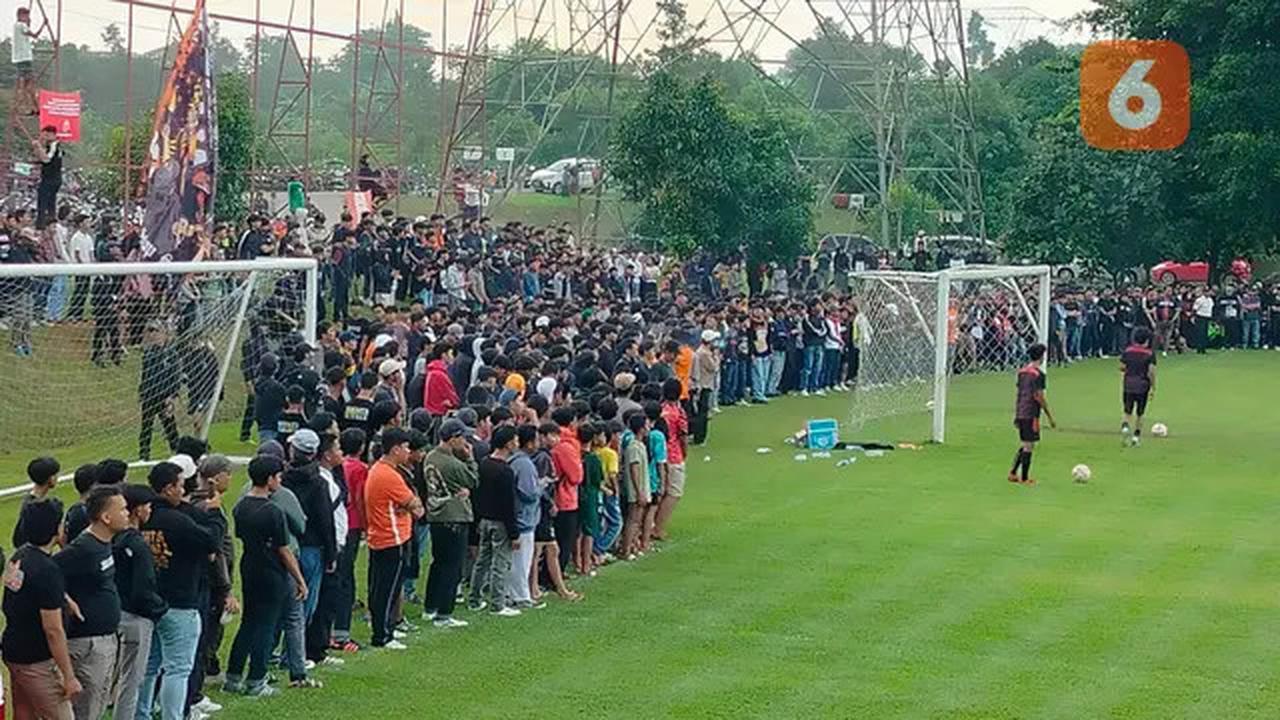Momen The Jakmania Geruduk Latihan Persija di Sawangan Sebelum Hadapi Persib, Berikan Dukungan