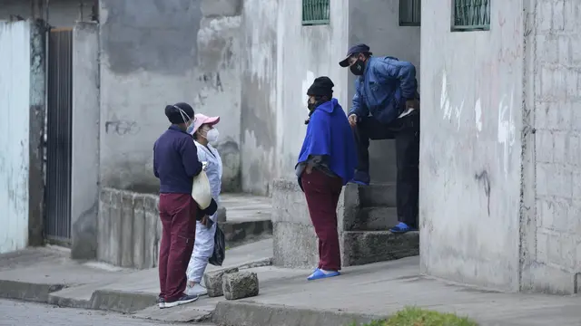 Tenaga Kesehatan Ekuador Deteksi Covid-19 dan Lakukan Vaksinasi Hingga ke Permukiman Kumuh