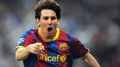 Sorak kegembiraan Lionel Messi yang mencetak dua gol untuk mengalahkan Real Madrid 2-0 dalam leg pertama semifinal Liga Champions di Santiago Bernabeu, 27 April 2011. AFP PHOTO/LLUIS GENE