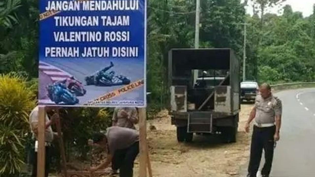 Sebelumnya, Rossi telah mencoba jalur di Indonesia