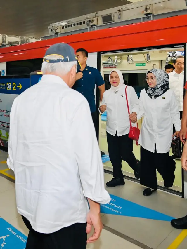 Tampilan Fashionable Iriana Jokowi di Peresmian LRT, Pakai Sneakers dan Tas Puluhan Juta