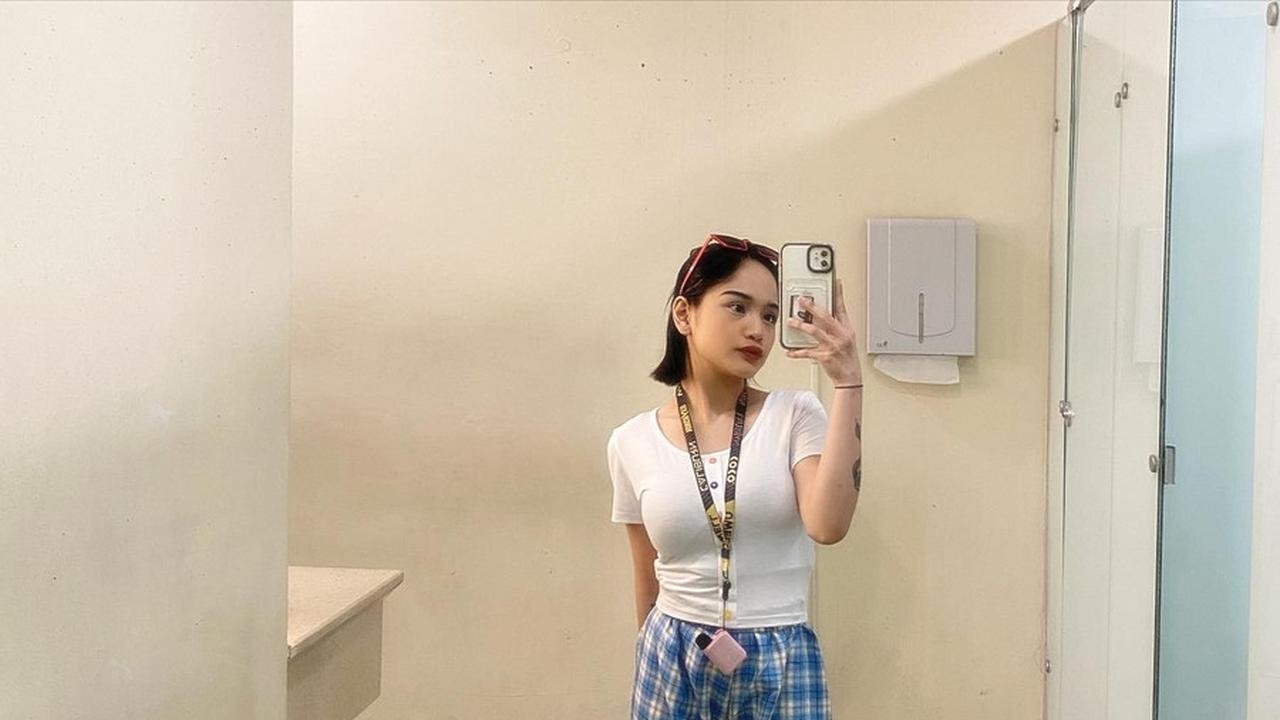 Tak hanya itu, Jeje kini terlihat lebih tinggi dari sebelumnya dan memiliki kulit yang semakin glowing.<br>