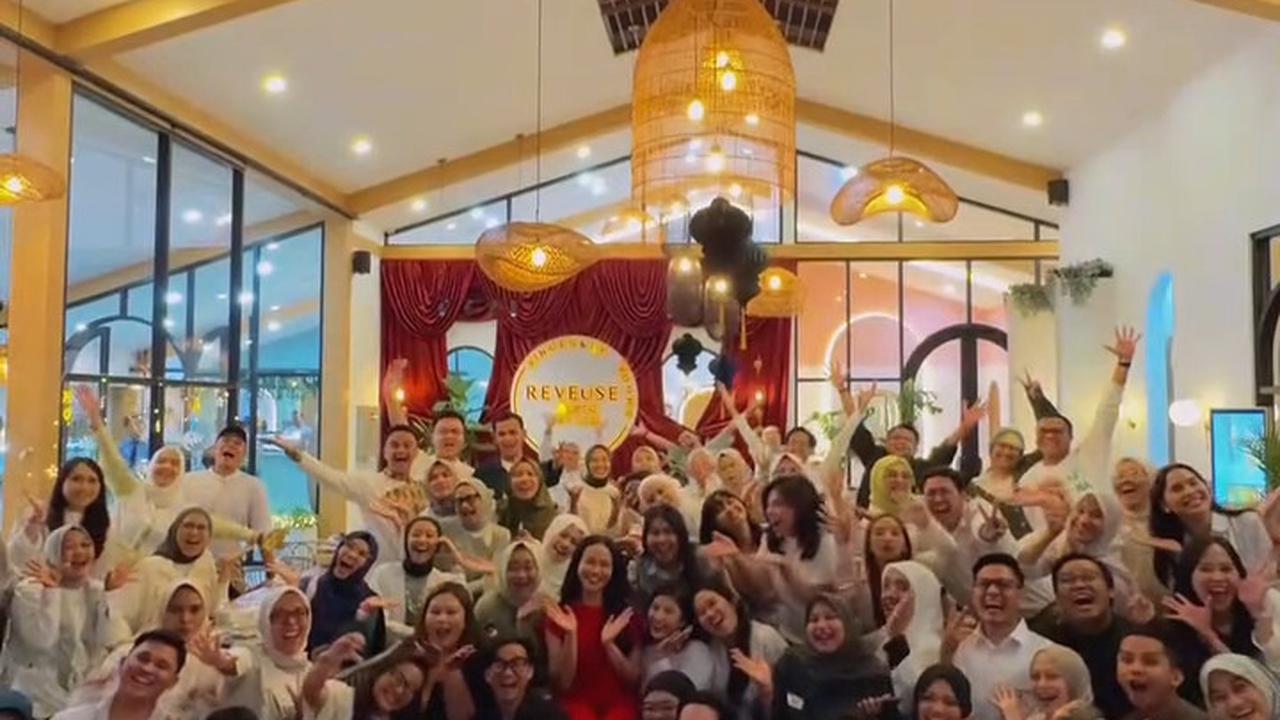 5 Momen Yura Yunita Buka Puasa Bareng Fans, Kompak Pakai Baju Serba Putih