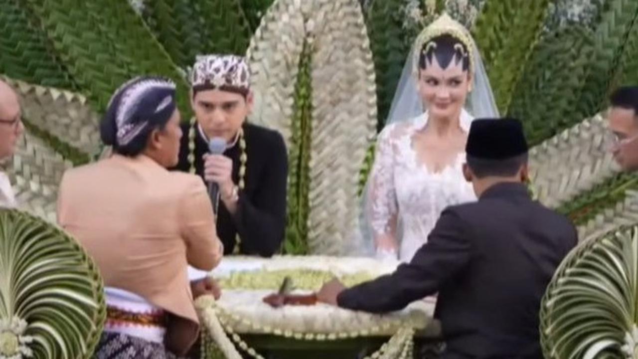 Potret Tegang Wajah Luna Maya dan Maxime Bouttier saat Ijab Qabul, Sampai Tarik Napas Panjang Berkali-kali