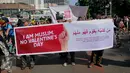 Sebuah spanduk dibentangkan saat aksi menolak Valentine Day di Kawasan Bundaran HI, Jakarta, Minggu (14/2/2016). Aksi ini merupakan respon keprihatinan terhadap perayaan Hari Valentine yang bukan budaya bangsa Indonesia. (Liputan6.com/Gempur M Surya)