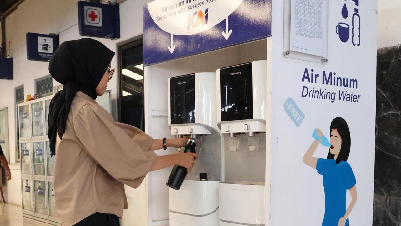 KAI Ajak Penumpang Bawa Tumbler dan Maksimalkan Drinking Water Station di Stasiun KA