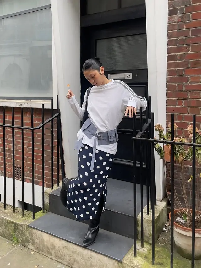 Polkadot Is Back! Motif Ikonis Ini Jadi ‘The It Print’ Musim Panas 2025, Dipakai Jihyo Twice, Hailey Bieber, hingga Olivia Rodrigo