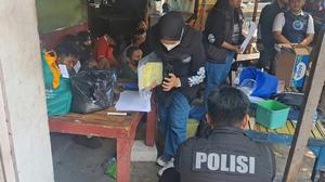 19 Orang Ditangkap Polisi Usai Gerebek Kampung Narkoba di Surabaya