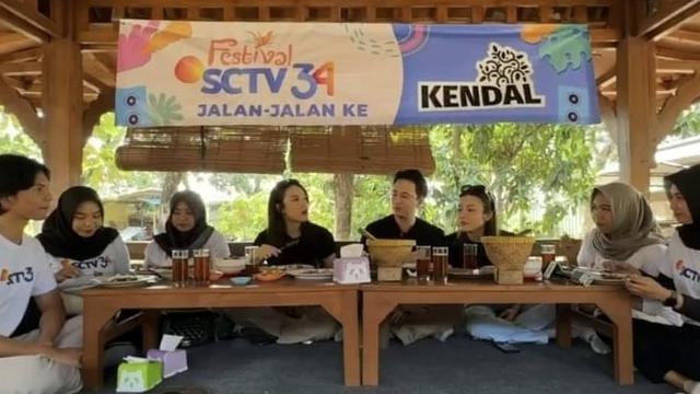 Billy Davidson, Anjani Dina dan Haviza Devi bersama penggemar