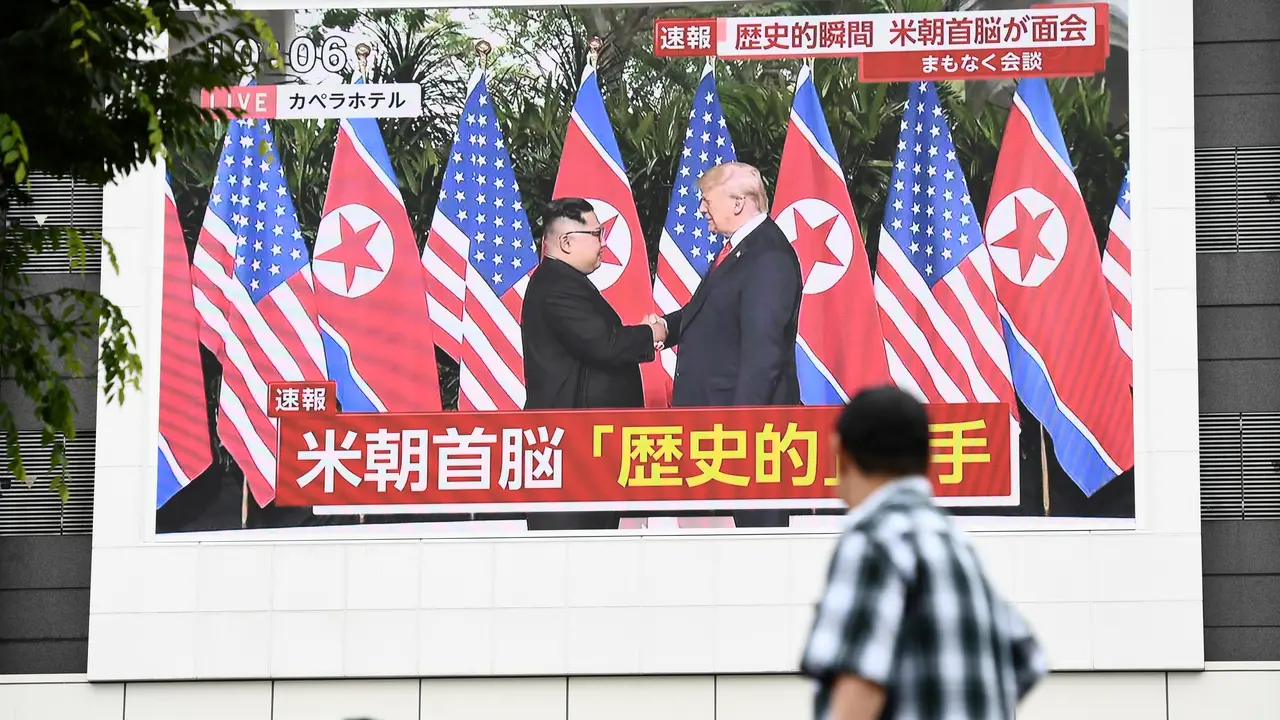 Warga Dunia Melihat Pertemuan Bersejaran Trump dan Kim