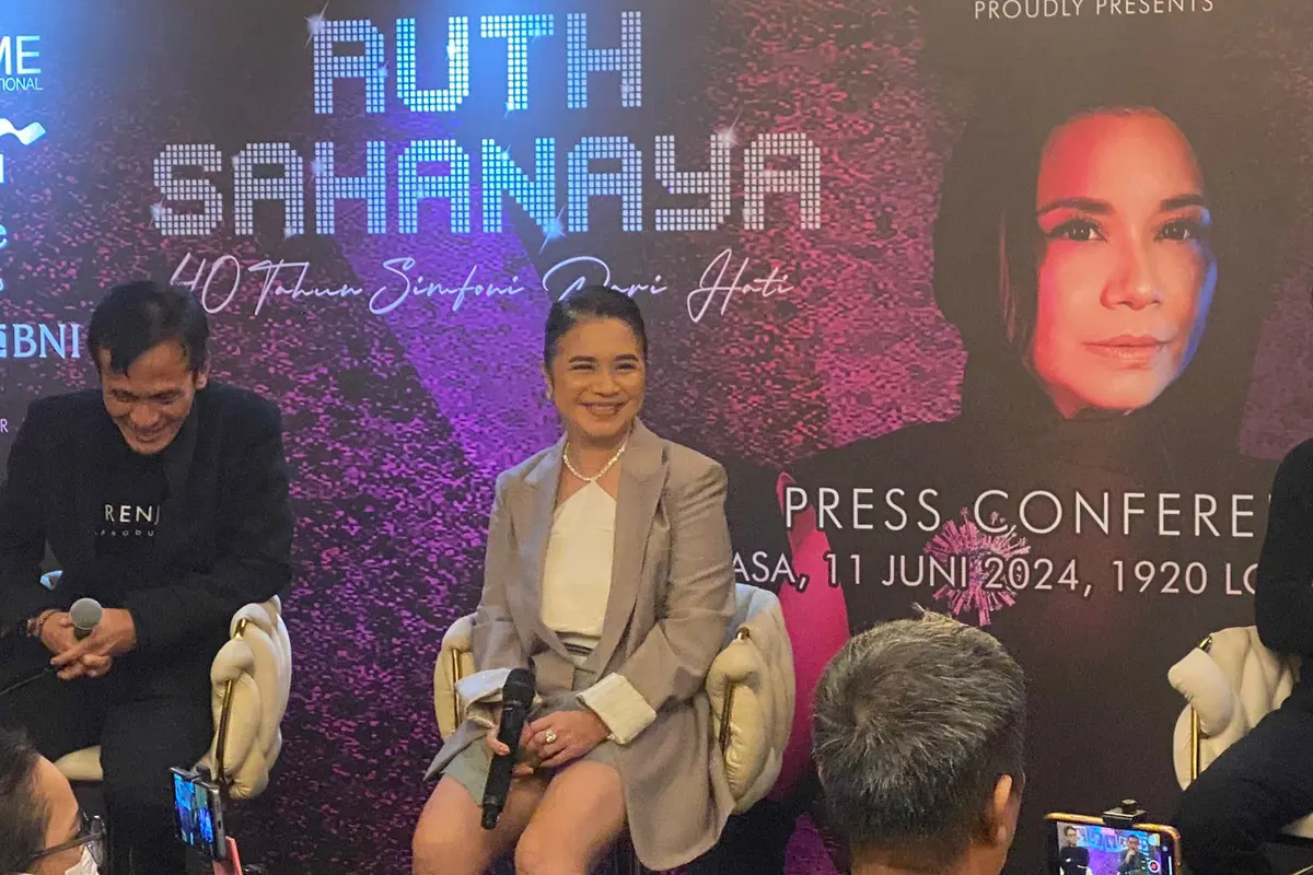 Ruth Sahanaya saat jumpa pers konser 40 tahun perjalanan karirnya di 1920 Lounge, Kemang, Jakarta.