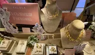 Tulola mempersembahkan koleksi perhiasan anyar yang mengusung tajuk "Pertemuan Purnama". (Liputan6.com/Putu Elmira)