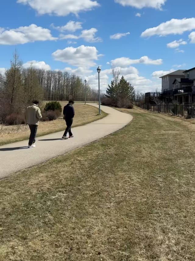 Cindy Fatikasari di Kanada