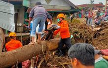 Menteri Risma Cek Fasilitas Pengungsian Korban Lahar Dingin di Sumbar, Kerja Kemensos Diapresiasi Warga