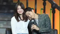 Dalam sebuah wawancara, Song Joong Ki memberikan isyarat sengaja menyembunyikan hubungannya dengan Song Hye Kyo.