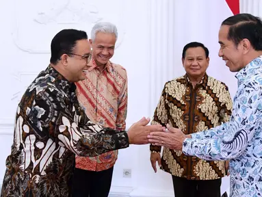 Presiden Joko Widodo (kanan) saat menerima kedatangan tiga bakal calon presiden yang akan berkontestasi dalam Pemilihan Umum Presiden dan Wakil Presiden 2024 di Istana Kepresidenan, Jakarta, Senin (30/10/2023). (Dok: Setpres/Biro Pers Setneg)